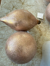 Load image into Gallery viewer, Glass ornaments
